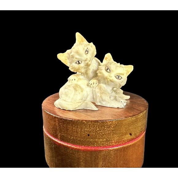 Vintage White Persian Cat Porcelain Figurines On Round Wood Trinket Box 4” x 3” - Picture 3 of 15